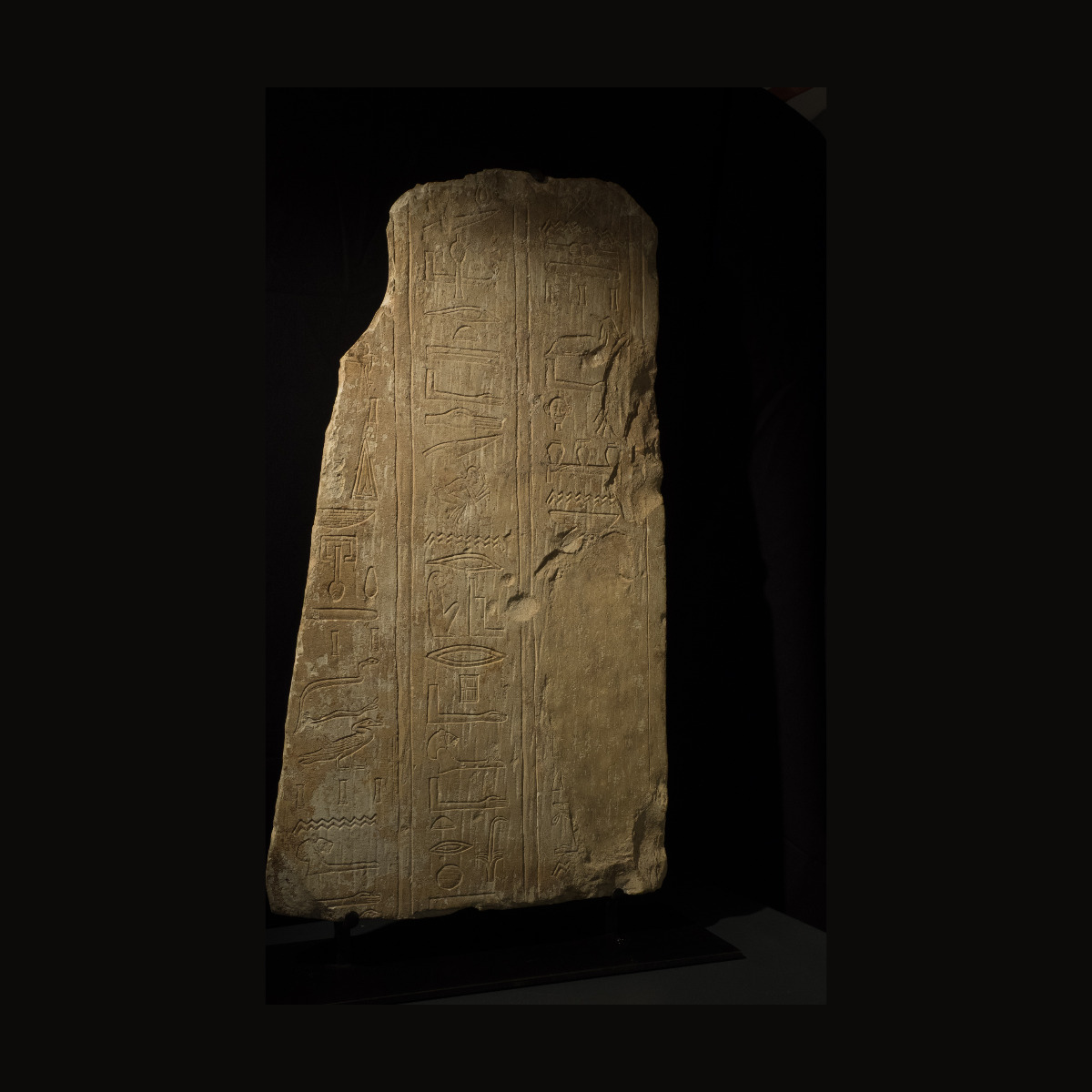 Relief à texte hiéroglyphique thumbnail 8