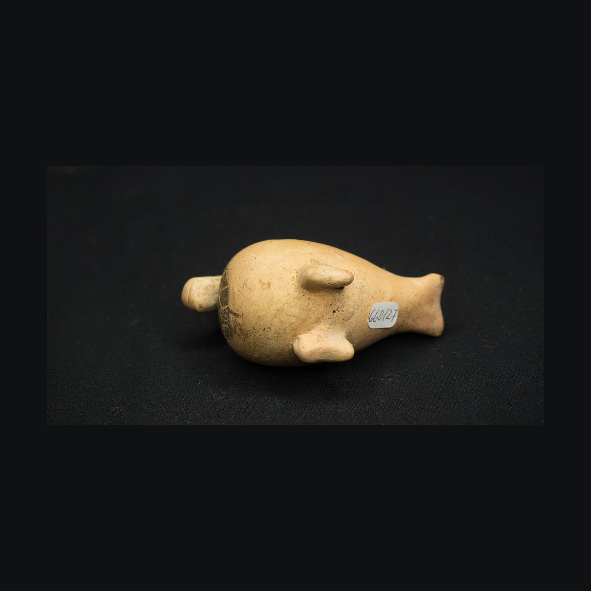 Vase plastique corinthien  en forme de cygne.Test de thermoluminescence fourni thumbnail 6