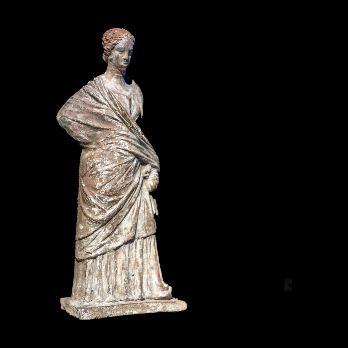 Statuette féminine debout thumbnail 4