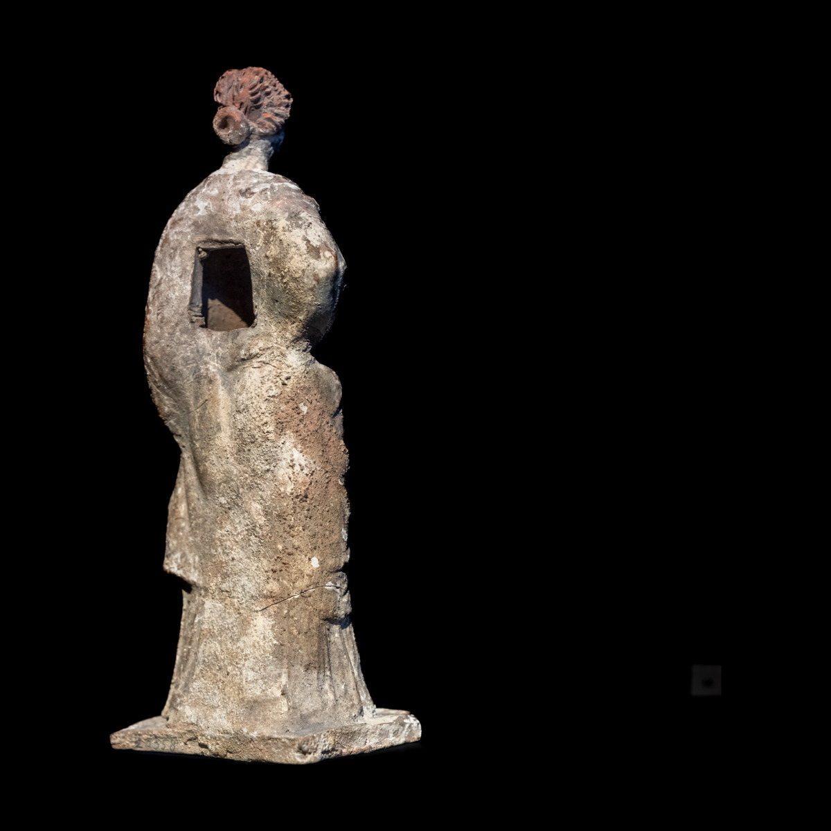 Statuette féminine debout thumbnail 5