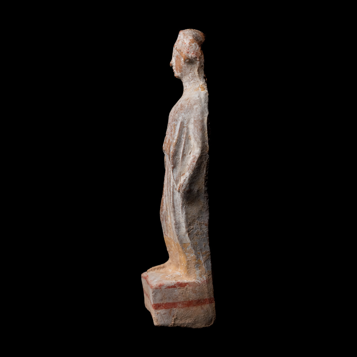 Statuette de Koré  debout ancien numéro 585 à l’arrière thumbnail 7
