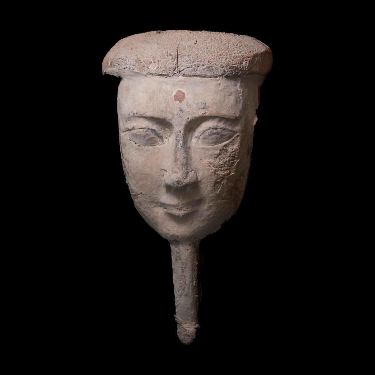 Masque de sarcophage anthropomorphe portant la barbe postiche