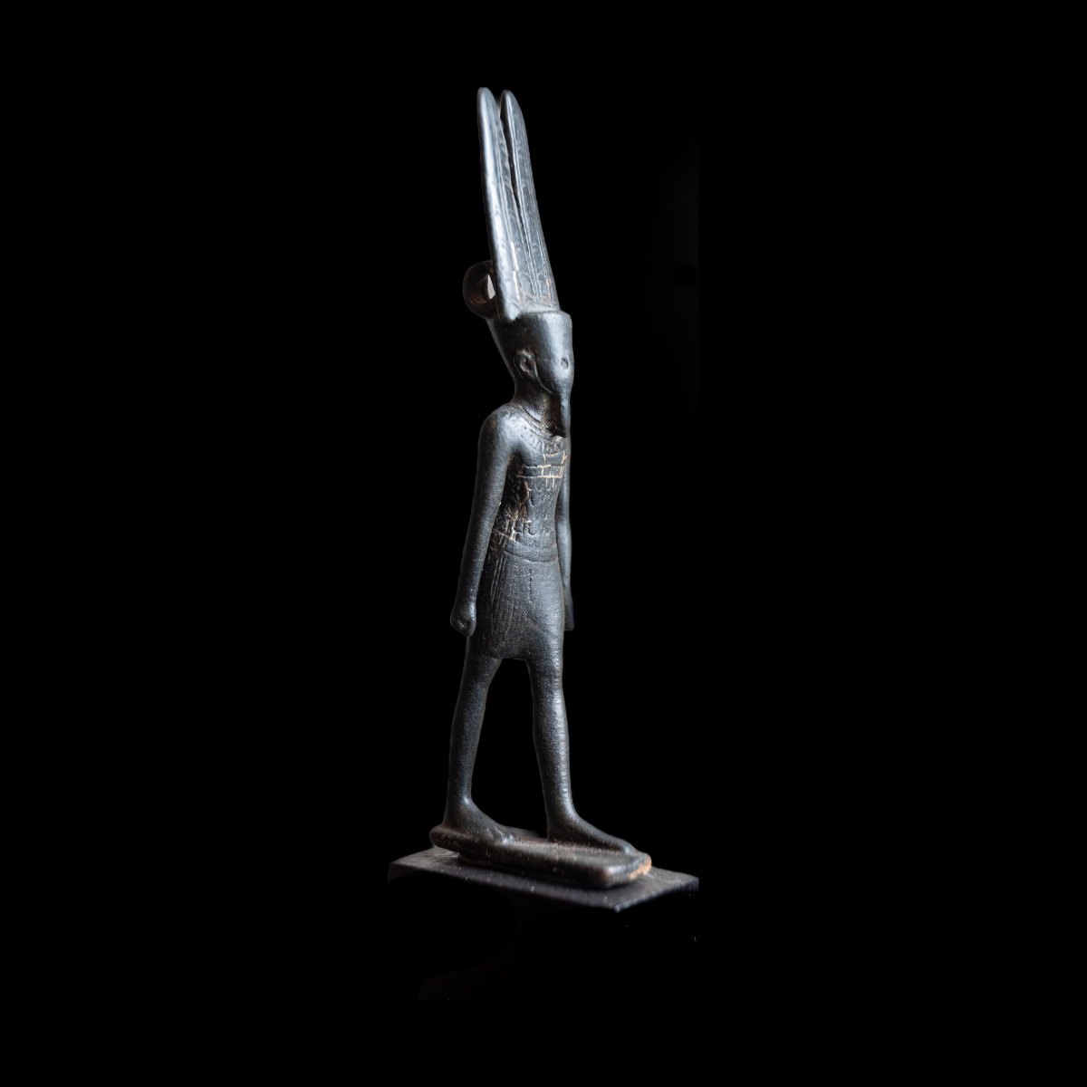 Statuette votive représentant le dieu Amon thumbnail 3