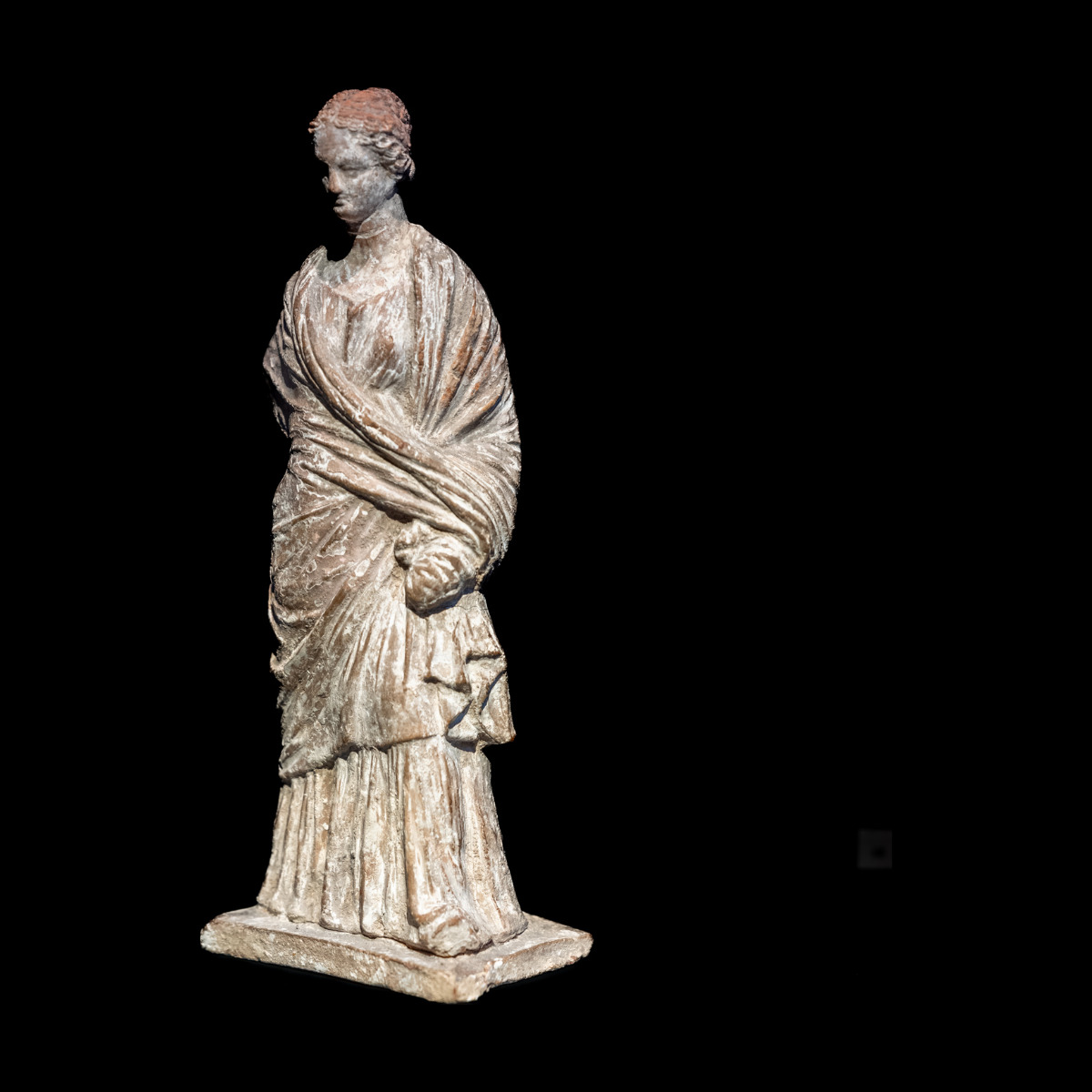 Statuette féminine debout thumbnail 7