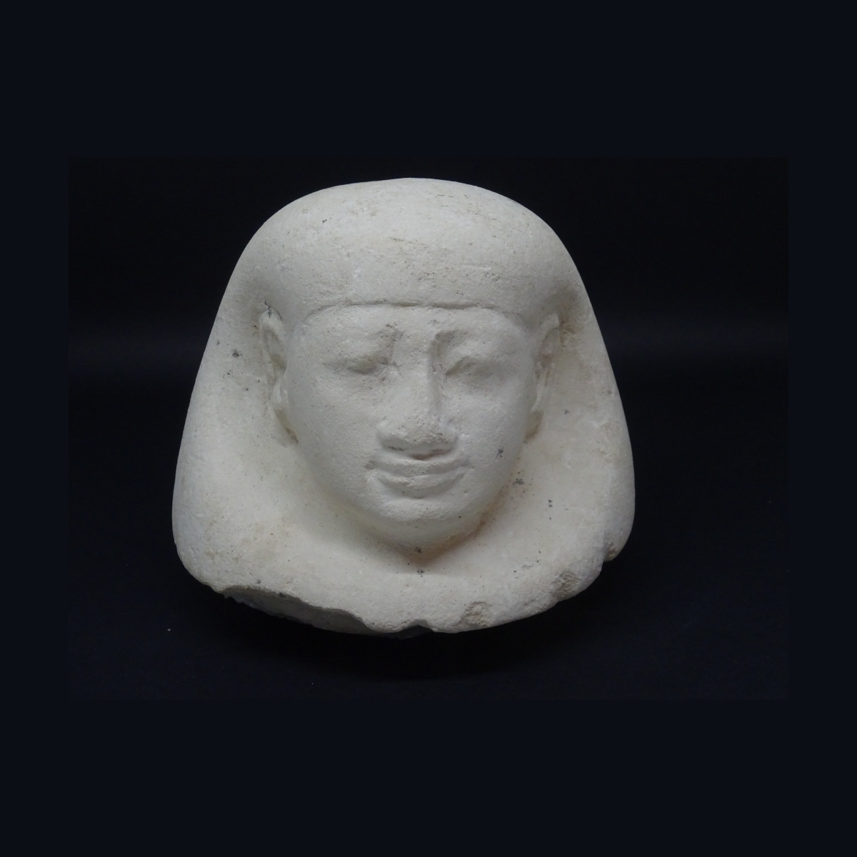 Bouchon de vase canope représentant un des quatre fils d' Horus, doté d'une tête d'homme, Amset thumbnail 7