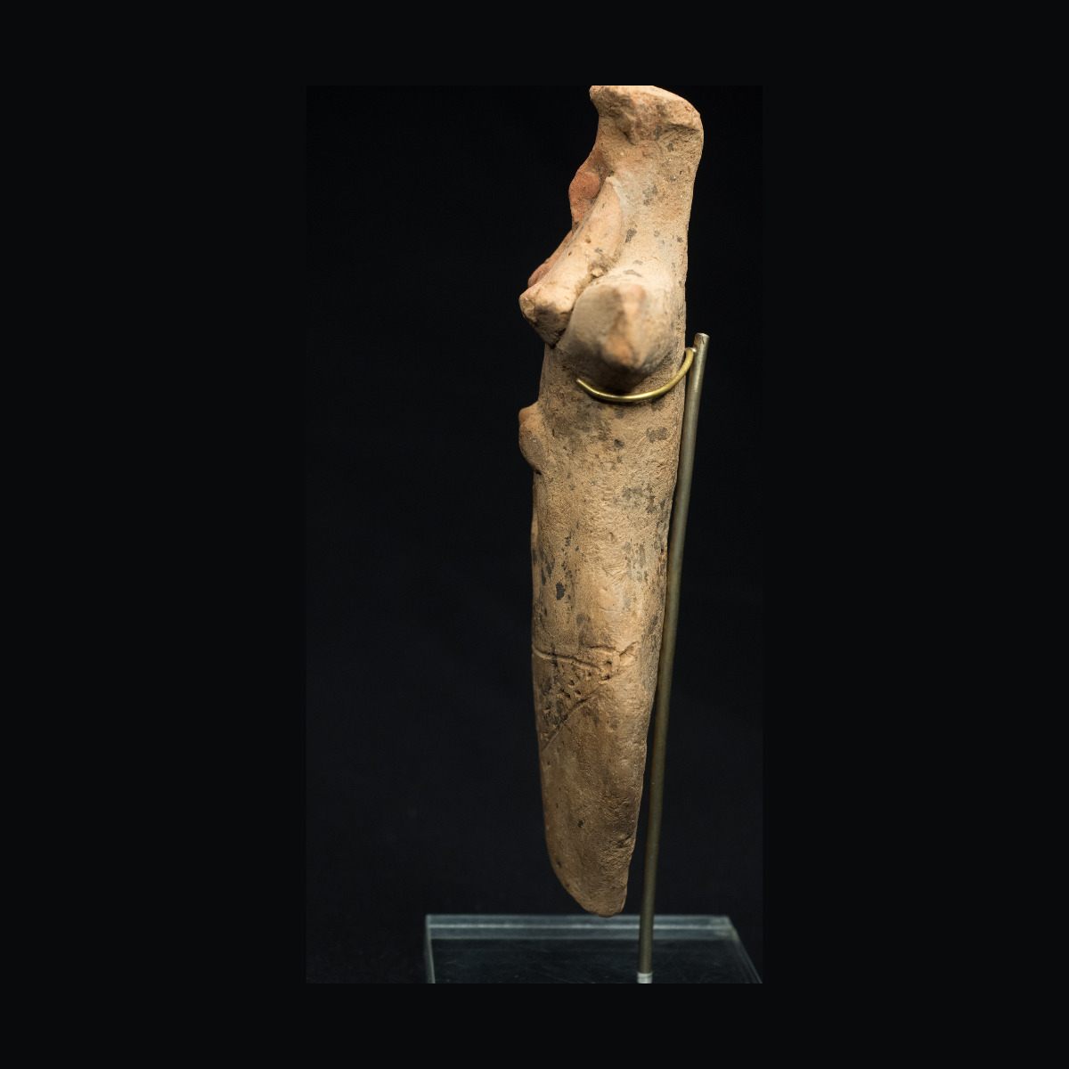 Rare figure de concubine aux longues tresses thumbnail 2
