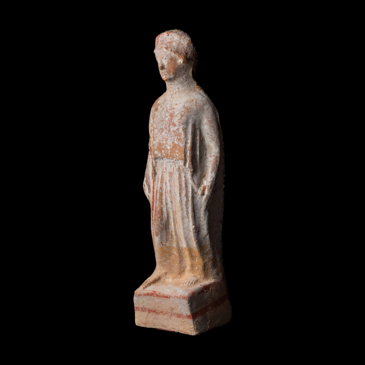 Statuette de Koré  debout ancien numéro 585 à l’arrière thumbnail 8