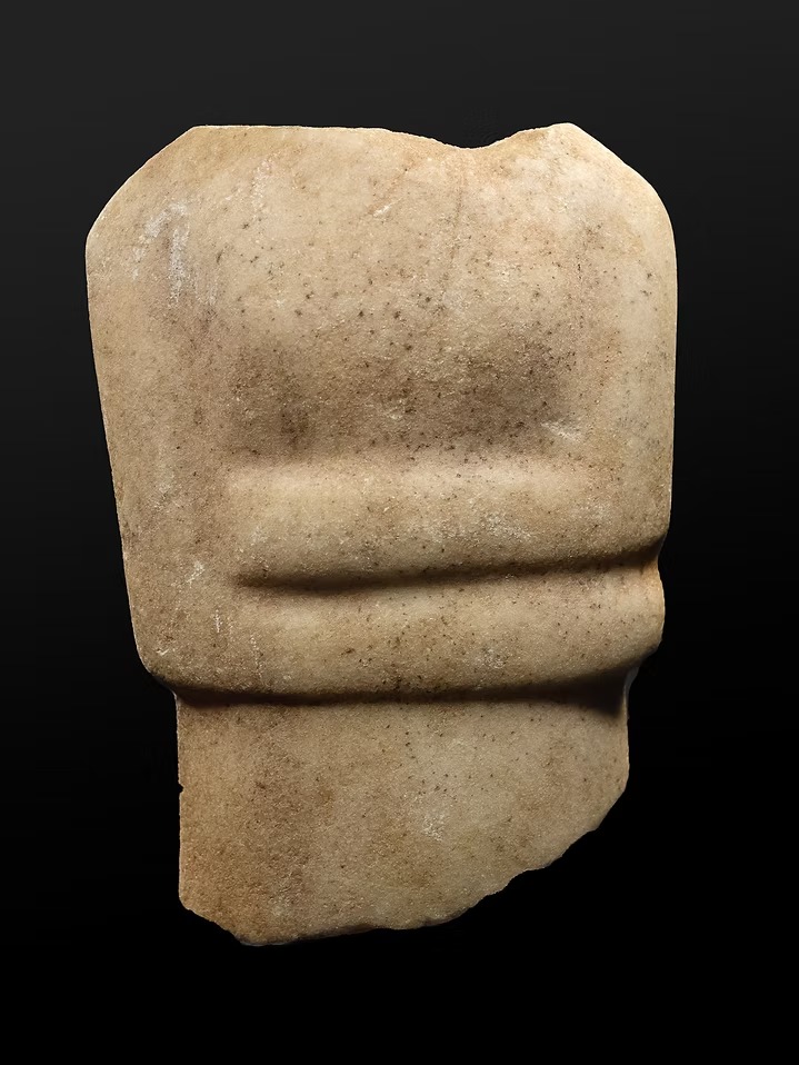 Fragment d'idole canonique cycladique
