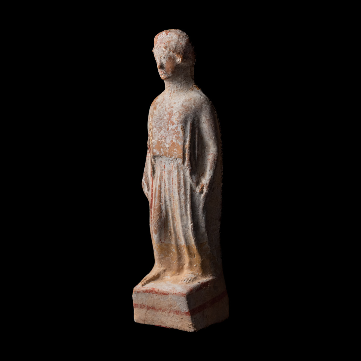 Statuette de Koré  debout ancien numéro 585 à l’arrière thumbnail 6