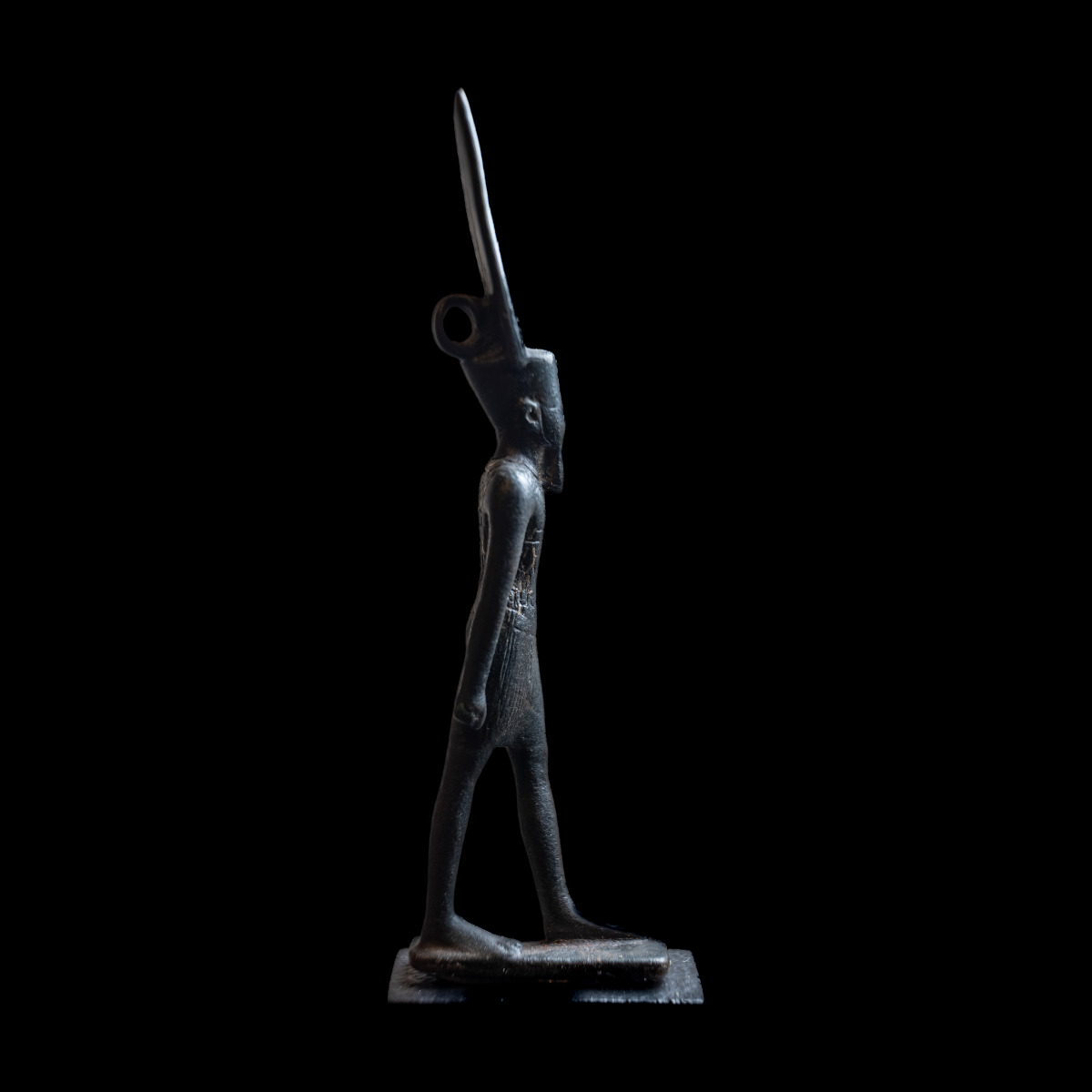 Statuette votive représentant le dieu Amon thumbnail 4