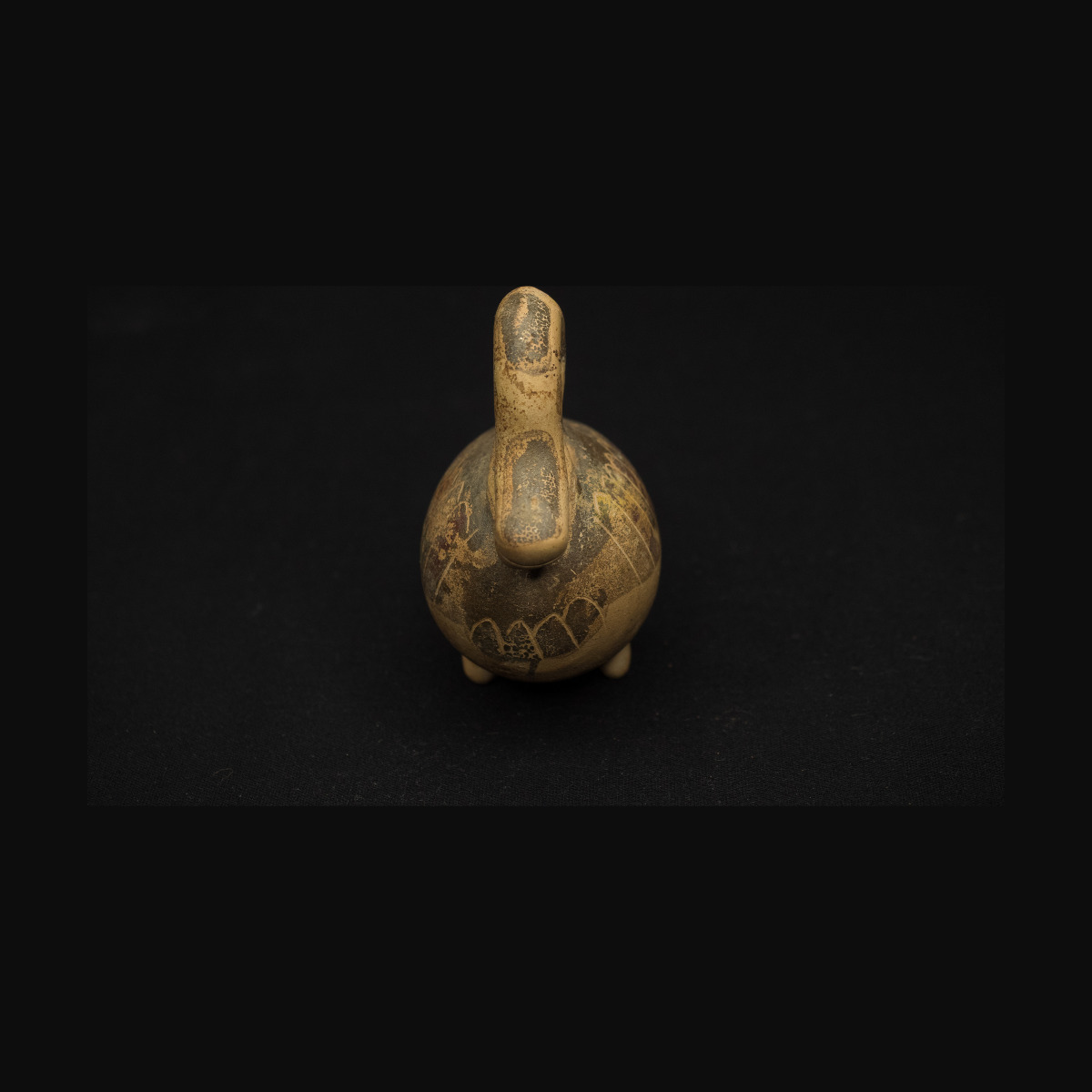 Vase plastique corinthien  en forme de cygne.Test de thermoluminescence fourni thumbnail 5