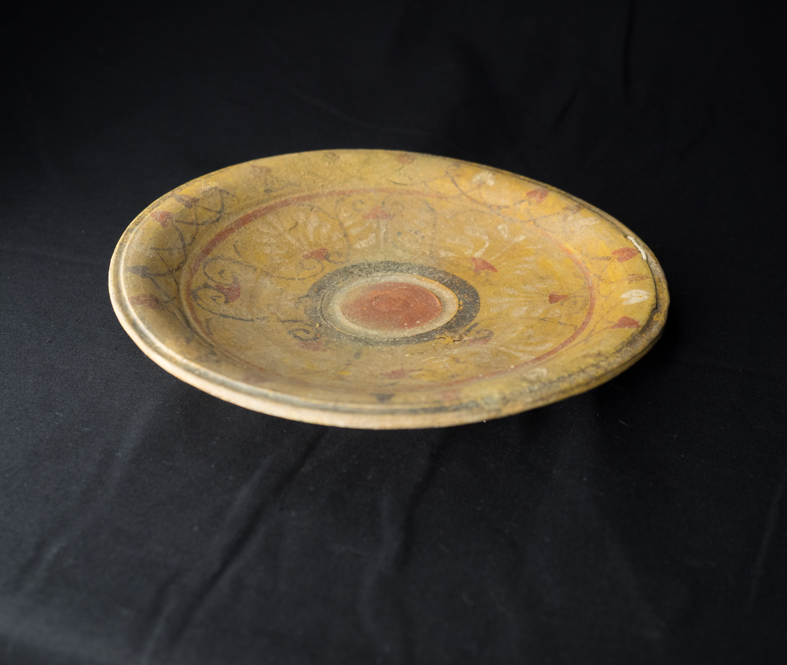 Assiette peinte de motifs floraux thumbnail 2